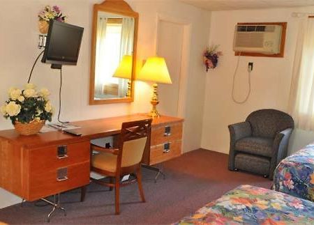 Turnpike Motel Kennebunk Room photo