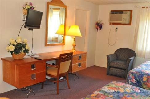Turnpike Motel Kennebunk Room photo